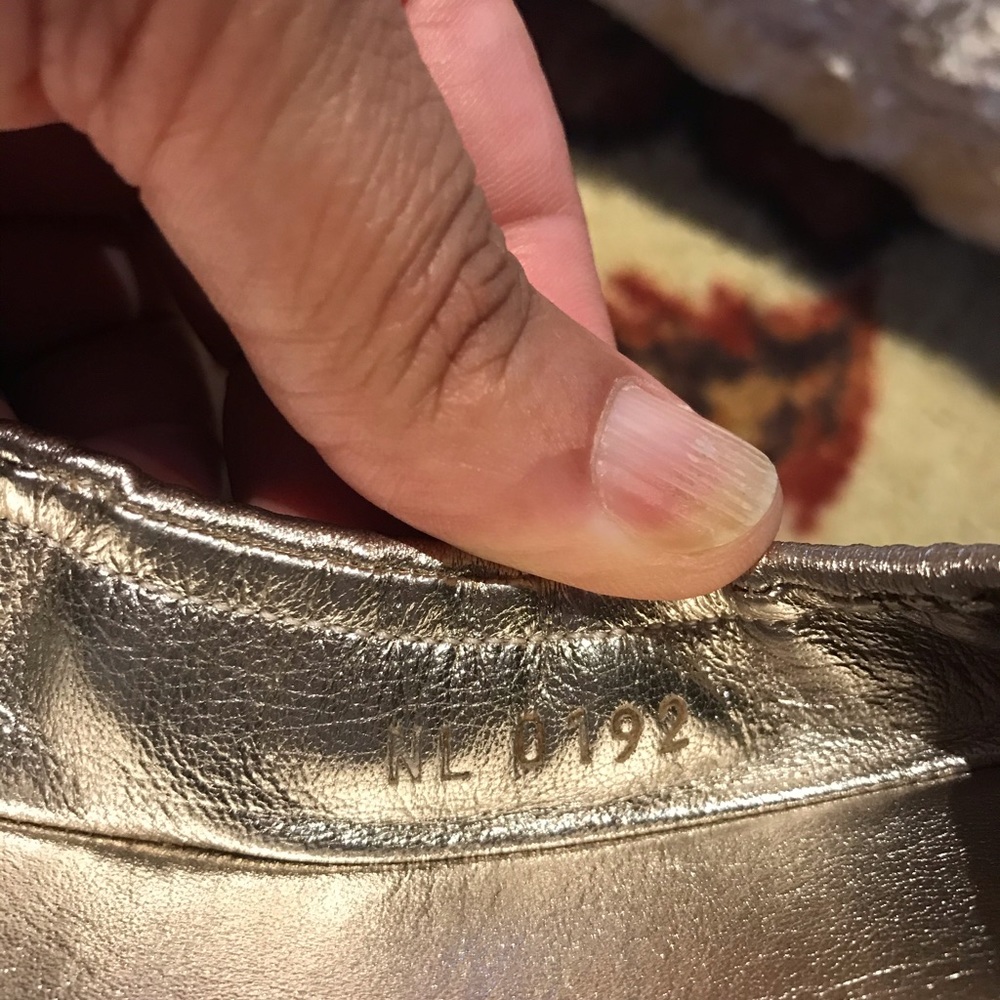 Louis Vuitton Metallic Leather Amulet Flats - Picture 4 of 15